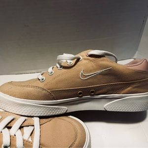 Nike Womens Canvas Sneakers Size 7 Beige/White New
